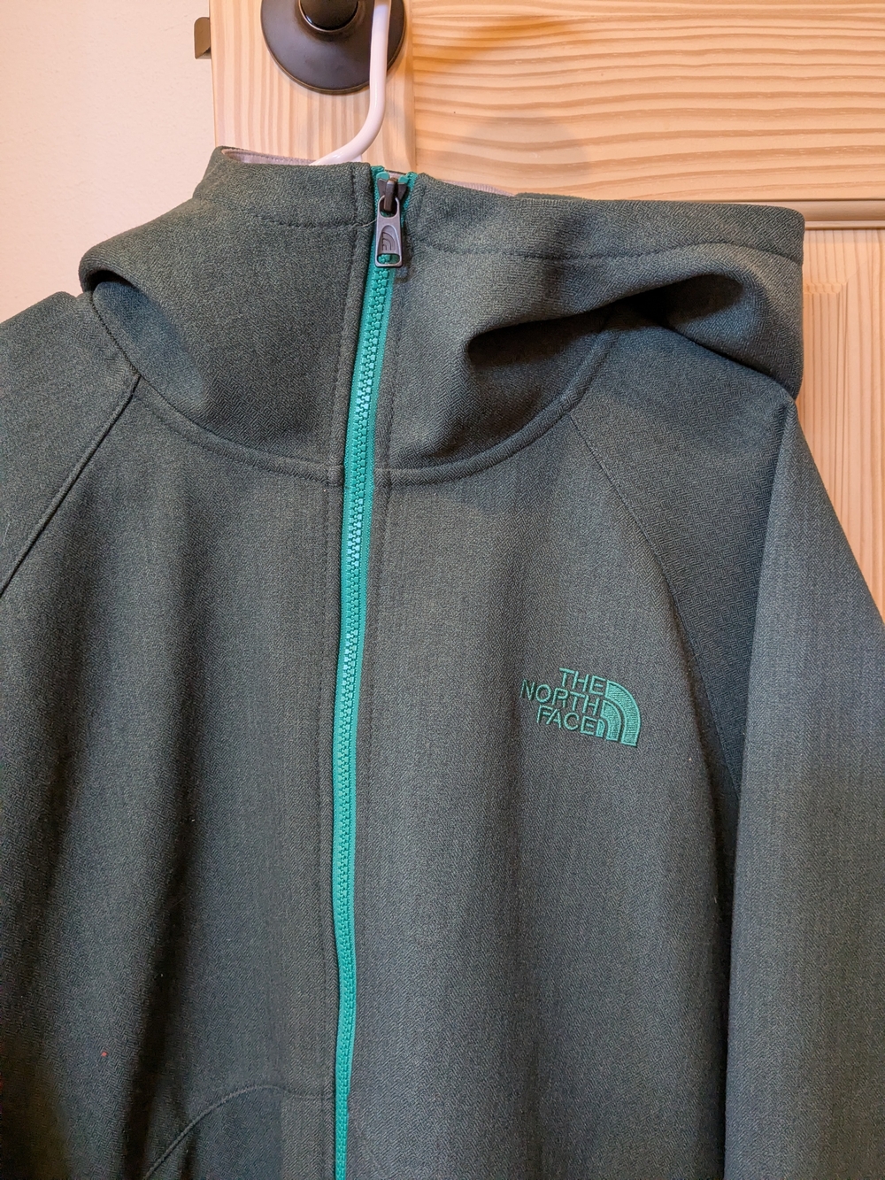 The North Face Men's Forest Green Hooded Performance Jacket with Teal Accents - Picture 2 of 7